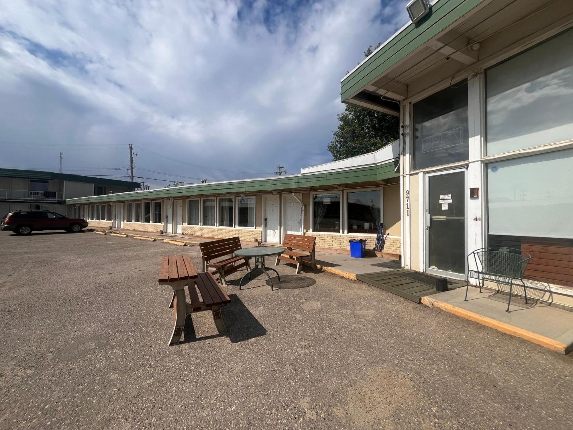 Caravan Motel Fort St. John Exterior foto